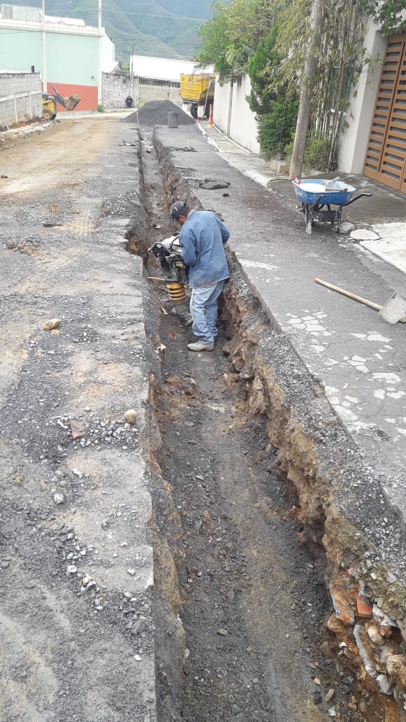 Equipo trabajando en infraestructura hidráulica en Monterrey