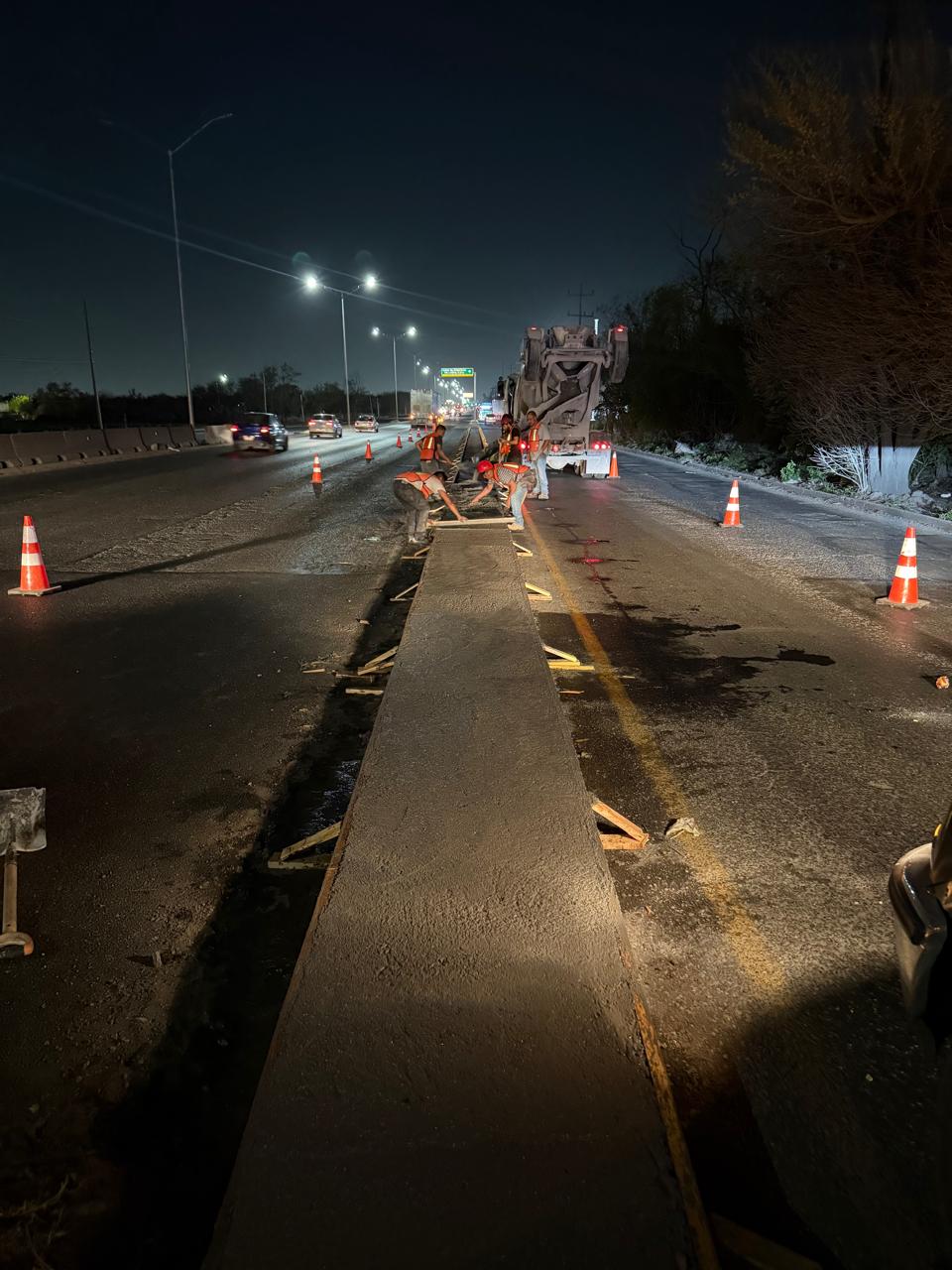 Equipo de trabajo realizando labores de infraestructura vial