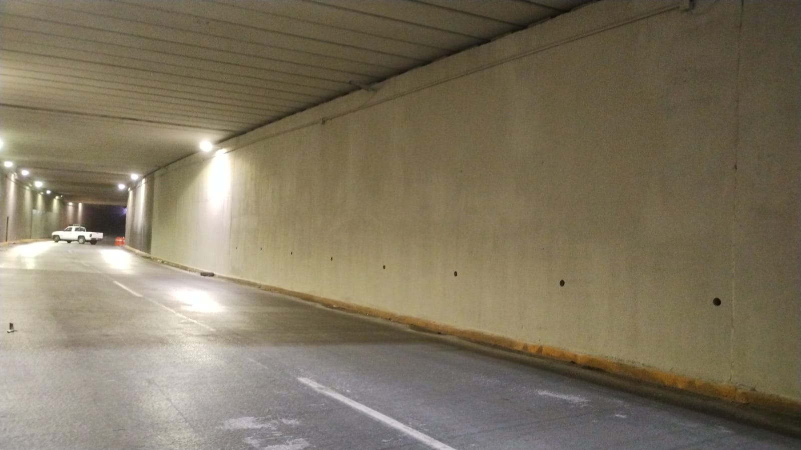 Equipo trabajando en la rehabilitación del puente Sendero