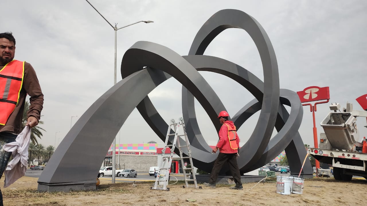 Vista general del monumento en Sendero durante el proceso de restauración
