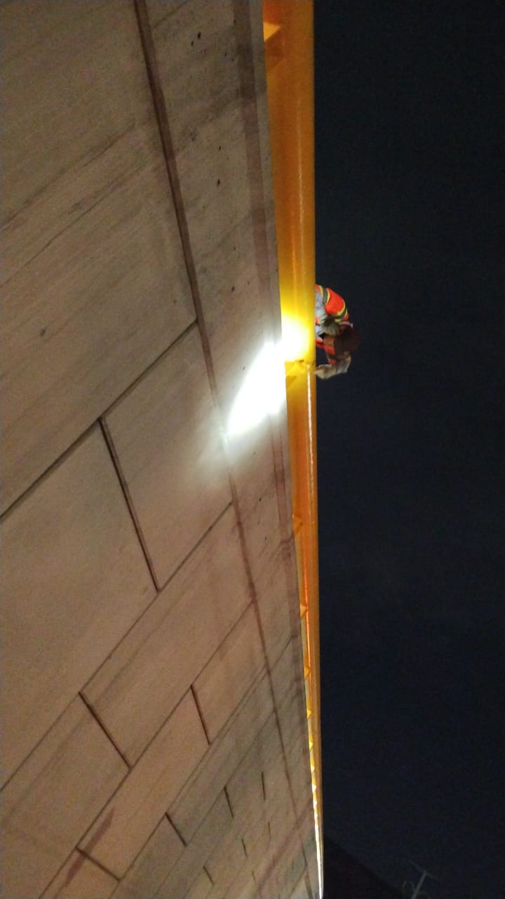 Supervisión final del mantenimiento en el puente Sendero, Escobedo