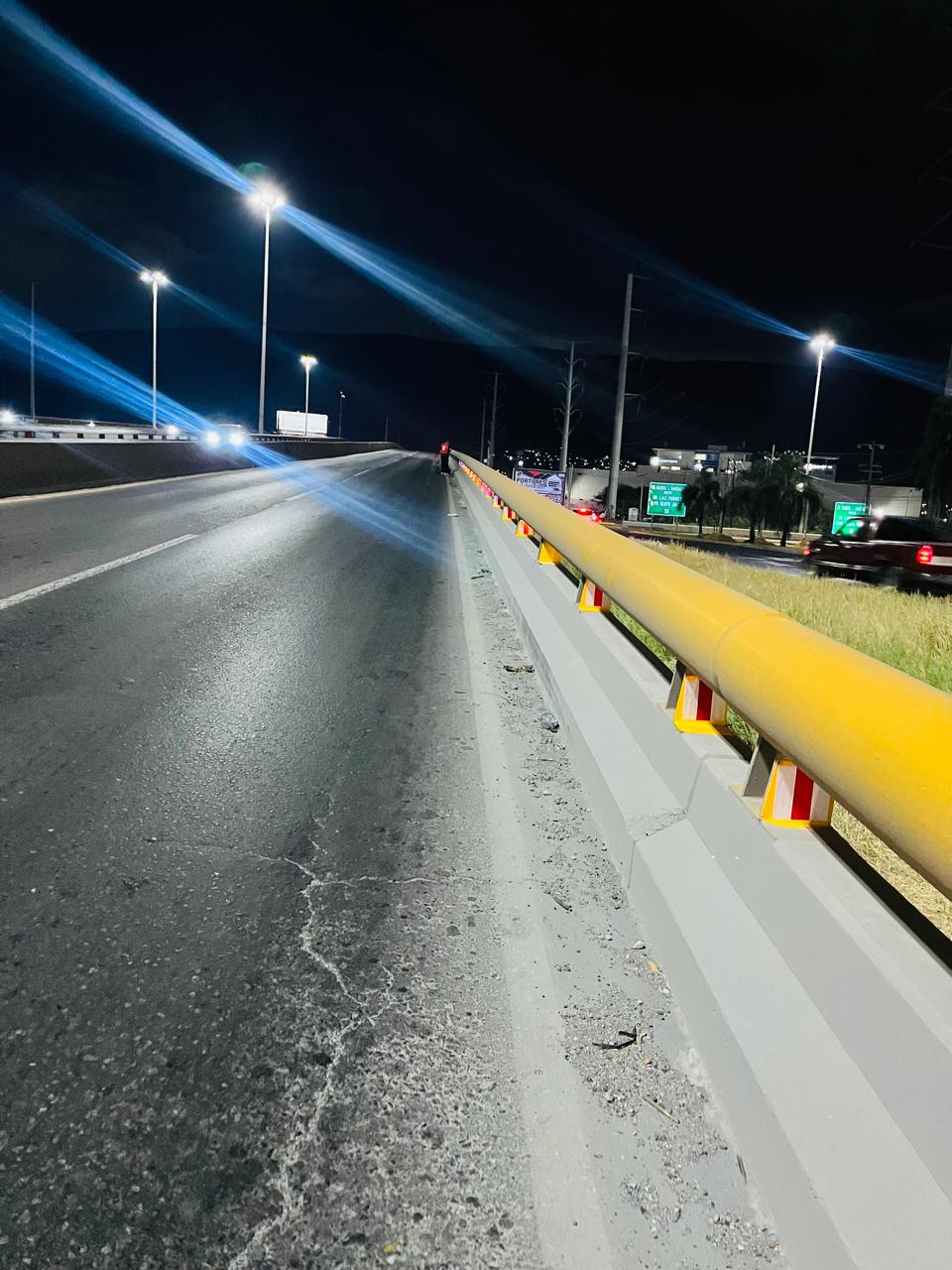 Detalle de los reflejantes instalados en la vialidad